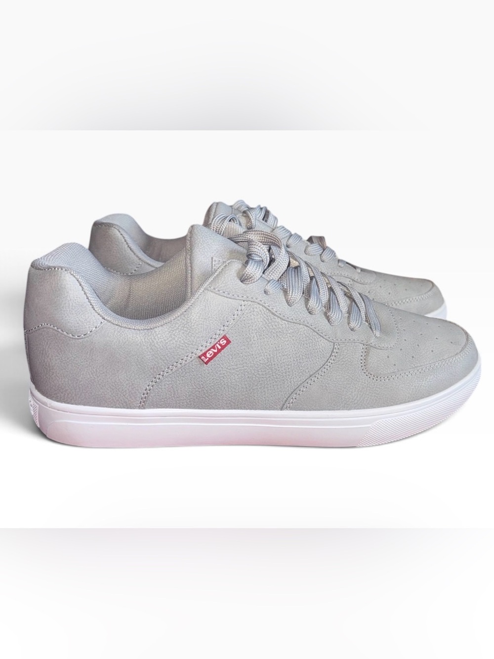 Levi's Men's Low-Top Sneakers in Light Gray with White Sole